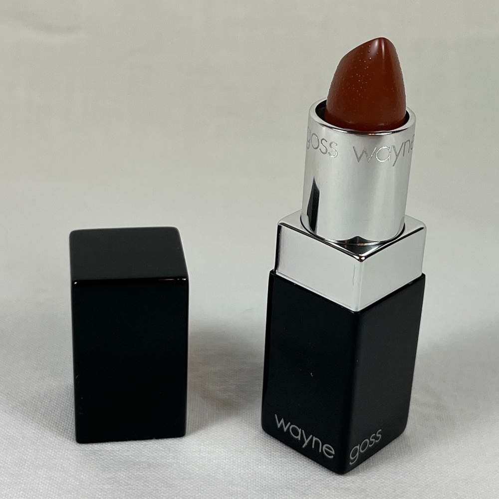 WAYNE GOSS The Luxury Cream Lipstick in Pecan